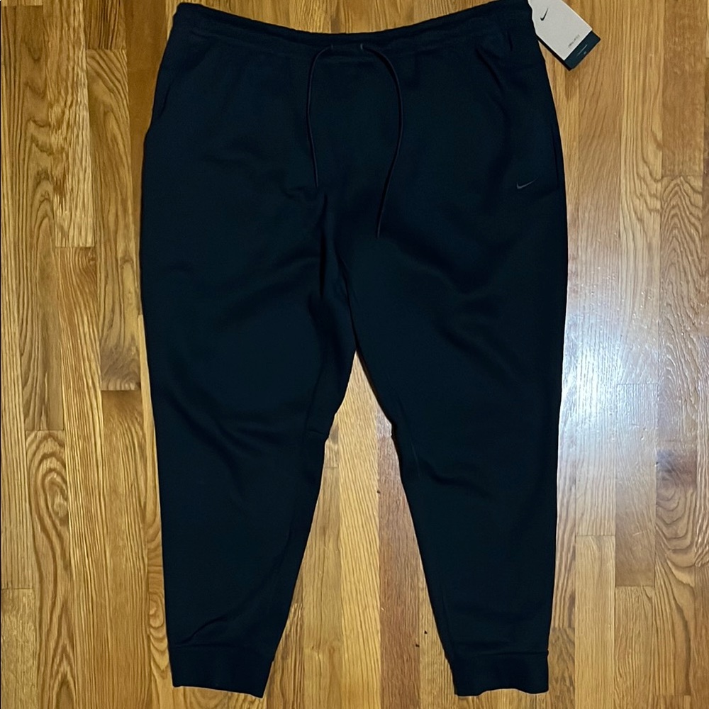 Nike Black Sweatpants Tapered Ankle-Length Joggers
